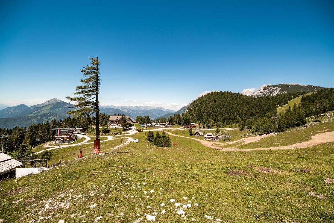 Apartments Zvoh, Krvavec, Ski-In, Ski-Out Cerklje na Gorenjskem Exterior photo